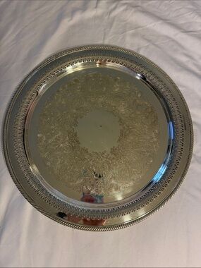 Vintage WM Rogers Pattern 172 Silver Plated Round Serving Tray